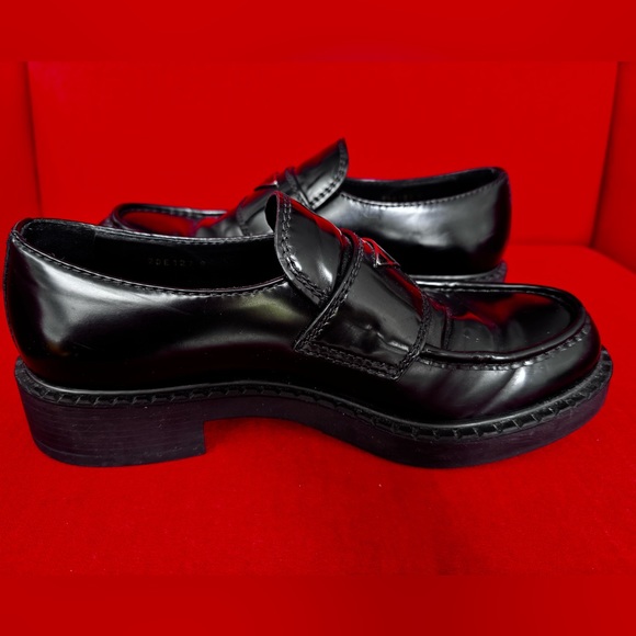 Prada Leather Loafers 10 US Man Triangle Logo